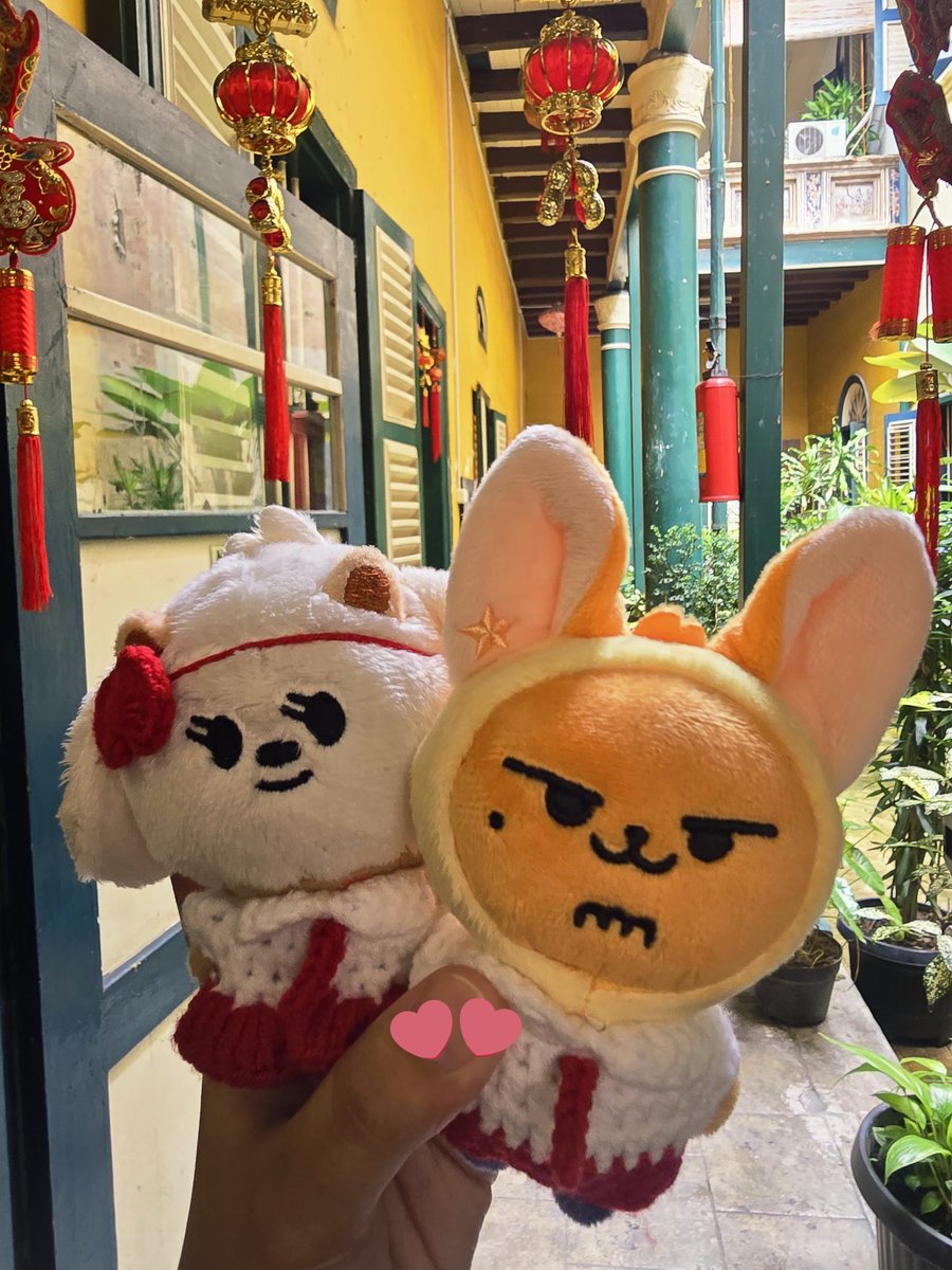 thursdayfairy_'s tweet photo. 𝔹𝕒𝕞𝕔𝕙𝕠𝕠𝕟'𝕤 𝕤𝕥𝕦𝕕𝕪 (𝕕𝕒𝕥𝕖) 𝕥𝕠𝕦𝕣🦊🧸
📍𝚃𝚓𝚘𝚗𝚐 𝙰 𝙵𝚒𝚎 𝙼𝚊𝚗𝚜𝚒𝚘𝚗
#bamgeut #hwangchoon #studydate #txt https://t.co/ZuOvcUeEpj