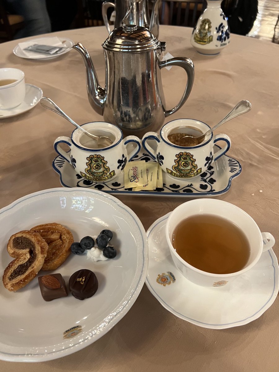 anna92091211's tweet photo. 白蘆筍頭盆weekend brunch
豐富美味  可能市道差 價錢下降至7折 可以接受😆🌹🍷
    🌺🌺推油週日愉快👠🍷🌹 https://t.co/7Z4rZygYB2