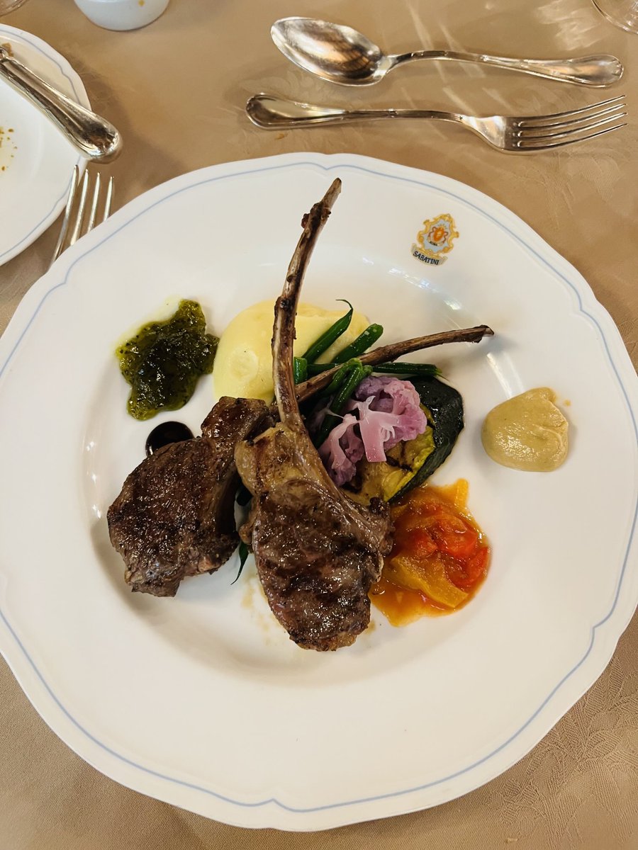 anna92091211's tweet photo. 白蘆筍頭盆weekend brunch
豐富美味  可能市道差 價錢下降至7折 可以接受😆🌹🍷
    🌺🌺推油週日愉快👠🍷🌹 https://t.co/7Z4rZygYB2
