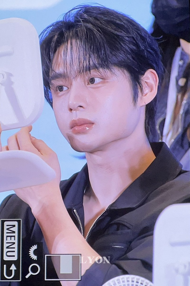 250525
#김지웅 #KIMJIWOONG #キムジウン
#ZEROBASEONE #ZB1 #제로베이스원