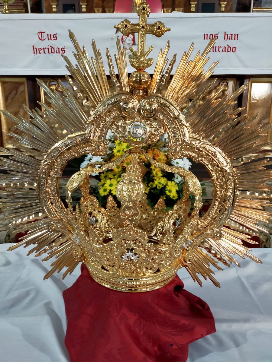 Ayer fue presentada la corona de la Virgen. El próximo sábado saldrá con ella puesta y será bendecida al llegar a la plaza del padre Castro.