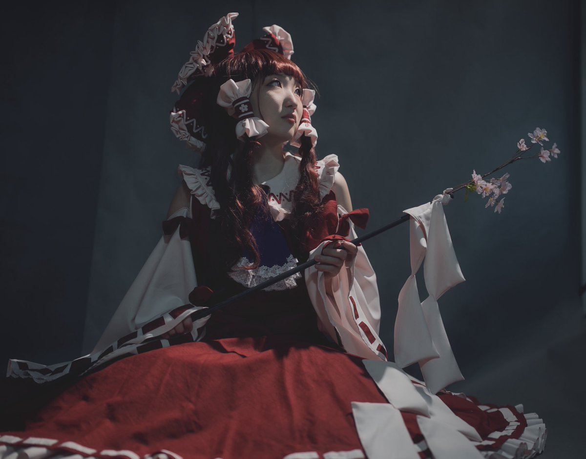 【Cosplay】

東方Project 博麗霊夢

photo：アキさん（<a href="/akiika117/">アキ@5/25 羽田a!</a>）
costume：はすぬまさん（<a href="/HsnmTic/">はすぬまたいちんぽこ</a>）

#蓮沼神社例大祭