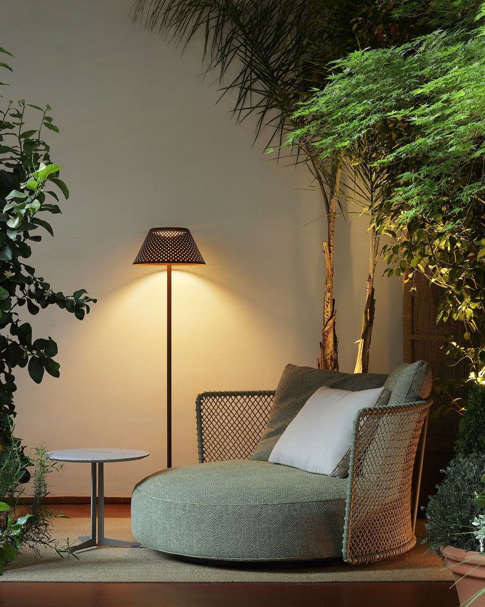 mozaik_design's tweet image. Davetkâr örgü detaylarıyla dikkat çeken Flexform’un Oasis outdoor koleksiyonu her detaylarıyla, sofistike bir dış mekân estetiği sunuyor.

#flexform #oasis #outdoor #antoniocitterio #soonatmozaik