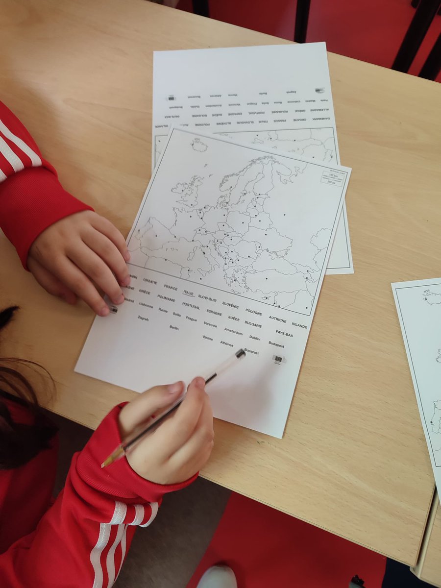 Vendredi les élèves italiens ont participé à la #coursecontrelafaim avec les 6eme du <a href="/Clg_Ronsard/">ClgRonsard_Montmorency</a> et puis ils ont suivi un cours d’Histoire-Géo sur l’Europe et les valeurs Européennes. <a href="/DareicV/">DareicVersailles</a> <a href="/acversailles/">Académie de Versailles</a> <a href="/Montmorency_95/">Ville de Montmorency</a>