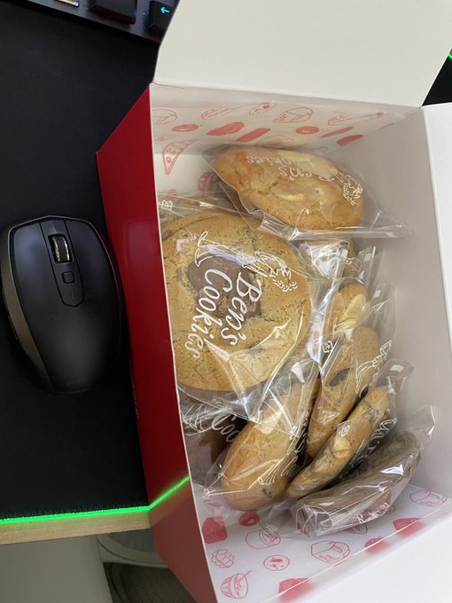 ベンズクッキーうめぇうめぇ😋 