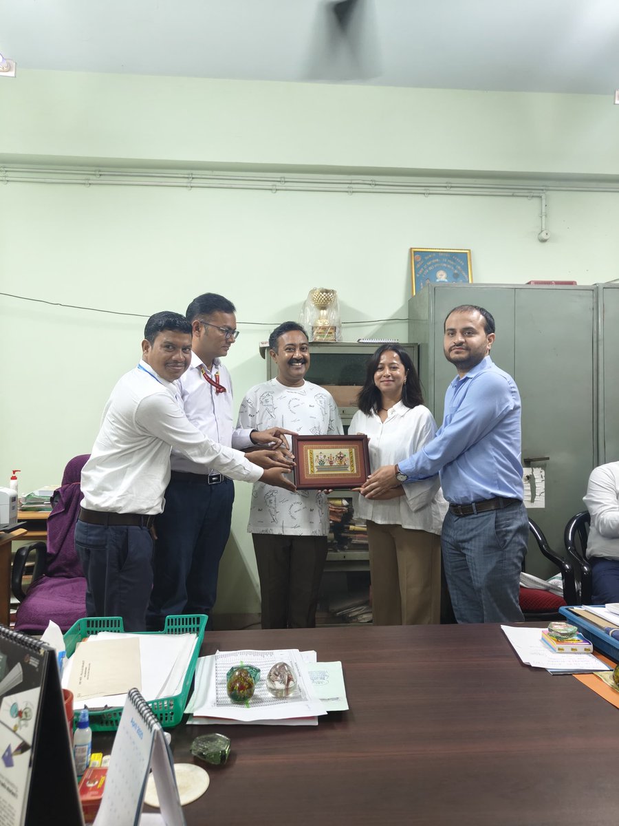 OTs visited <a href="/DDBanglaNews/">DD Bangla News</a> in Kolkata where they witnessed how the vibrant RNU works in sync with the HQ while effectively engaging regional audiences and drawing strong viewership. #BharatDarshan #Doordarshan <a href="/DDNewslive/">DD News</a>