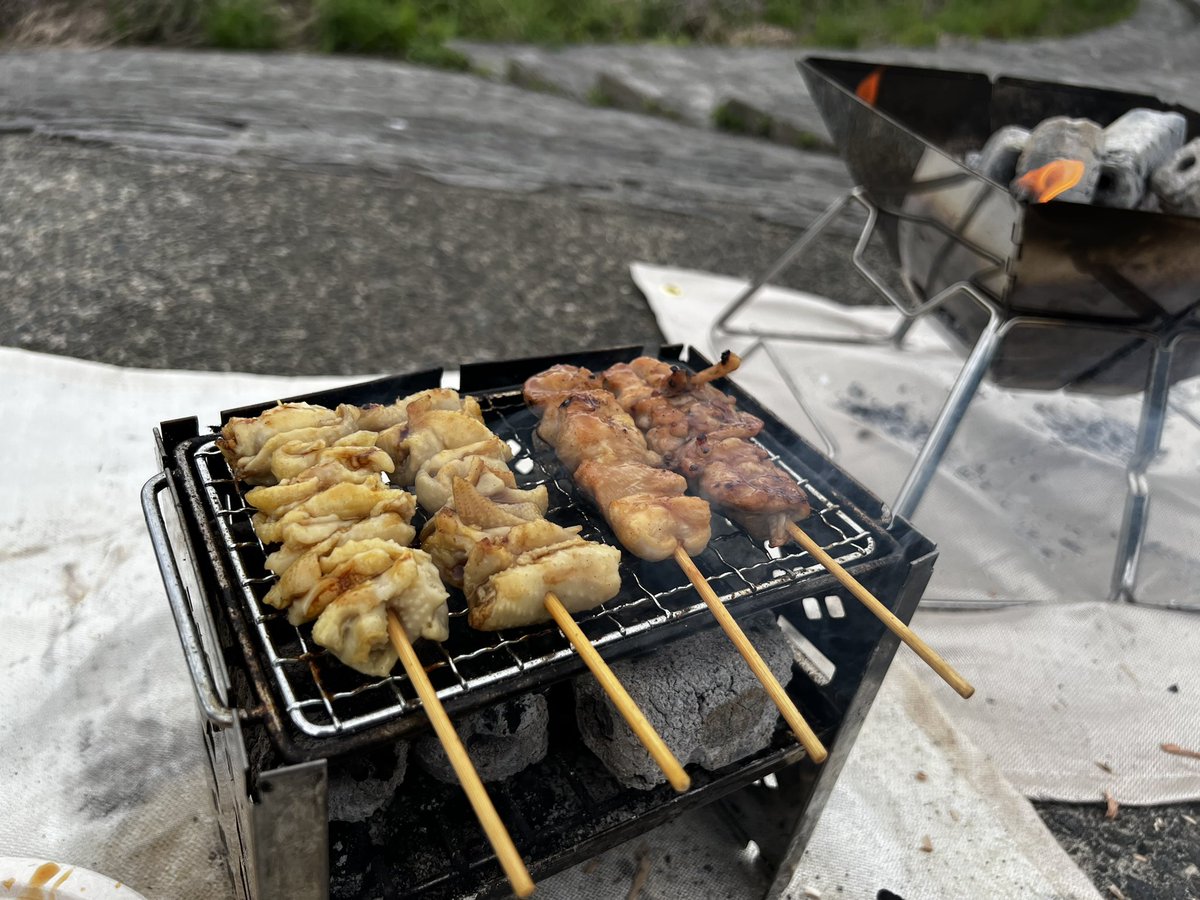 marshcat17's tweet photo. 晴れはしなかったけど
雨降らなかったから
無事に焼き鳥パーティー🥳

てnこちゃん達も連れて🦊 https://t.co/9FIafz4rZf