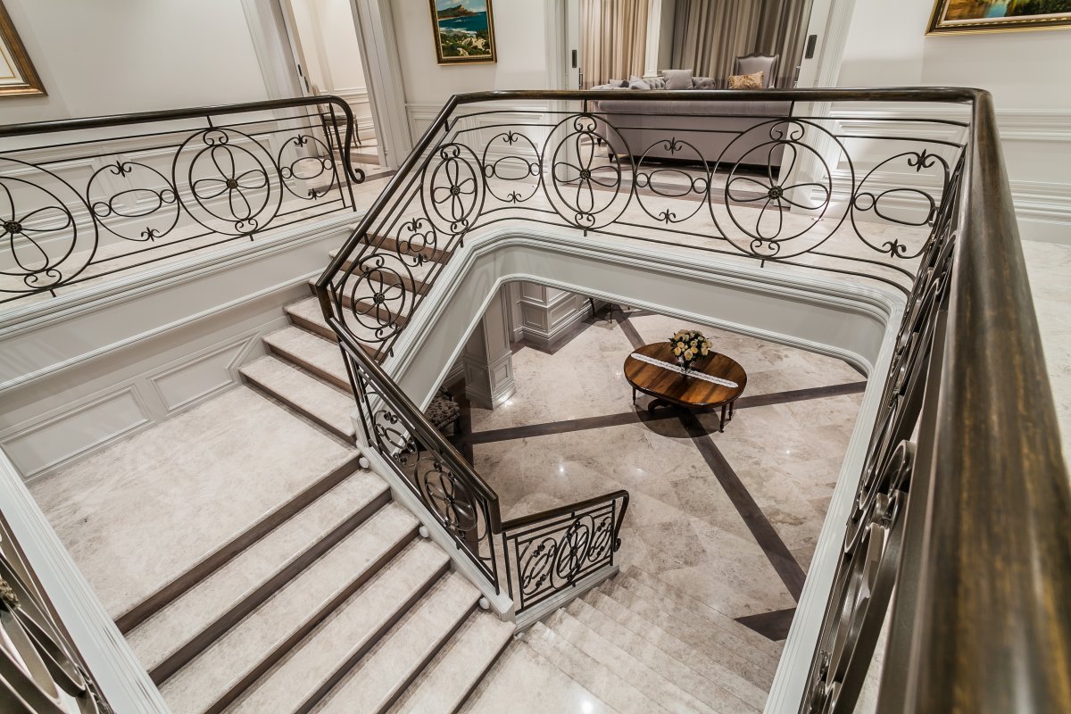 luxcustomhomes's tweet photo. This stunning custom home by PIRONE BUILDERS overlooks the Swan River and features over 1000sqm of elegant living. With European-imported roof tiles and exquisite craftsmanship, it captures the charm of a Parisian manor. https://t.co/VrdHKkWbjZ https://t.co/YYtTCJJAHa