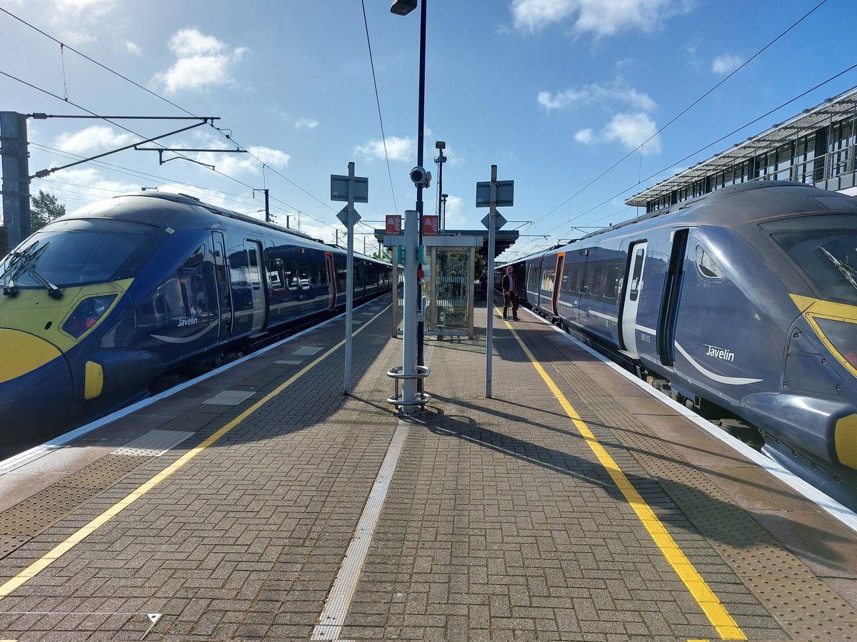 395s 028 and 015 at Ashford, both with the revised paint scheme.
