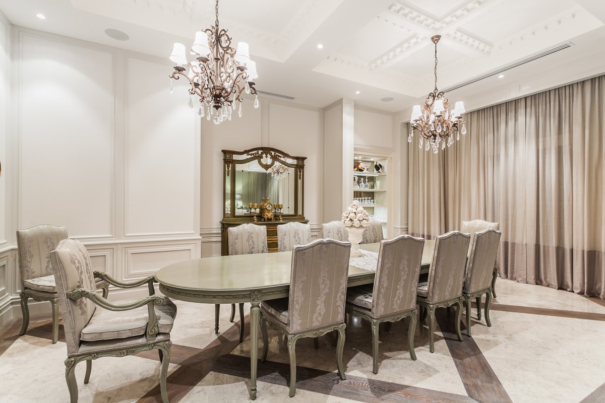 luxcustomhomes's tweet photo. This stunning custom home by PIRONE BUILDERS overlooks the Swan River and features over 1000sqm of elegant living. With European-imported roof tiles and exquisite craftsmanship, it captures the charm of a Parisian manor. https://t.co/VrdHKkWbjZ https://t.co/YYtTCJJAHa