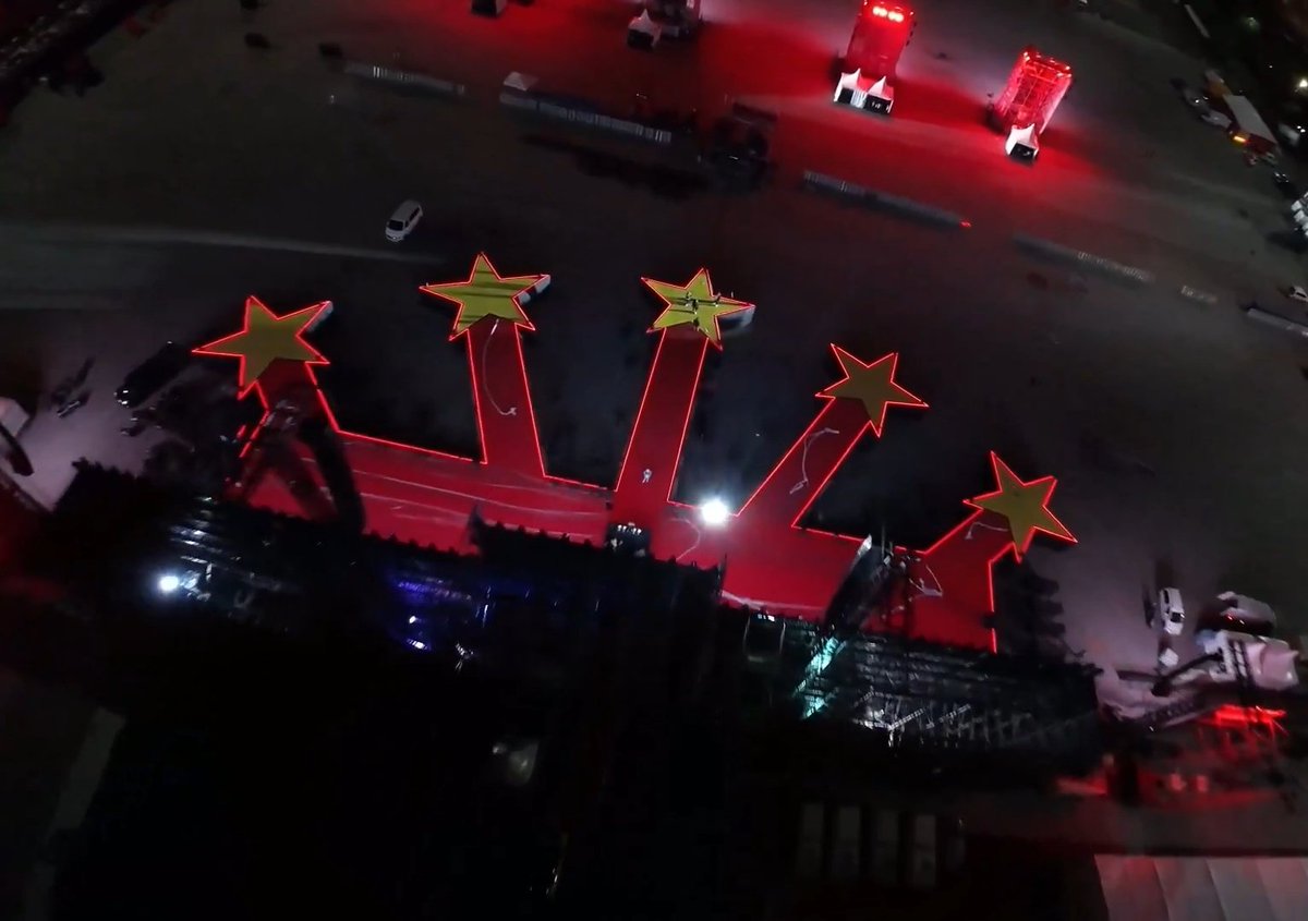 Galatasaray, 20. şampiyonluğunu kazanarak armasına dördüncü yıldızı taktığı günün tam 10 yıl sonrasında 25. şampiyonluğunu kutlayacak.

25.05.2015  ⭐⭐⭐⭐
25.05.2025 ⭐⭐⭐⭐🌟