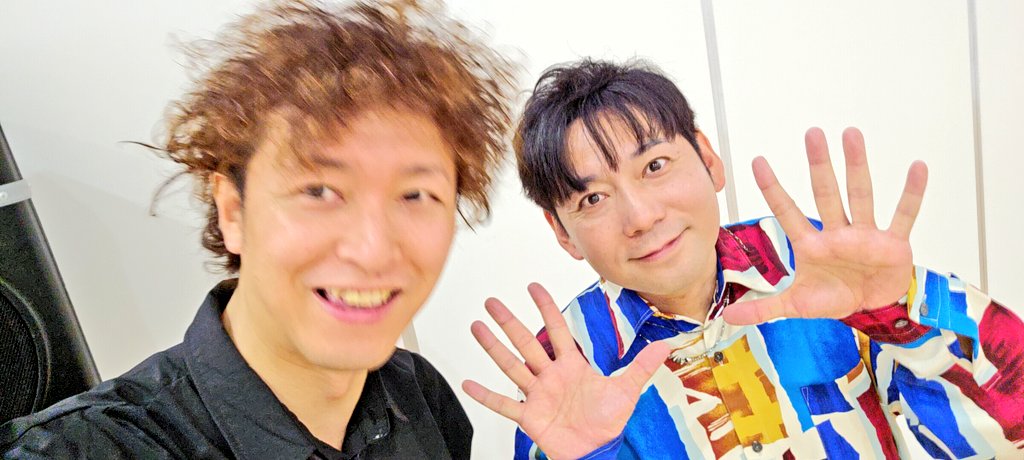 Mark52akinori22's tweet photo. イズミヤ西神戸店さん
インストアライブありがとうございました！沢山の方お集まり聞いていただき、ありがとうございました！CDも羽ばたきました🪽

TOUMA さん、戸田明香音 ちゃん
それから
元村りか ちゃんも！

安本豊くん来てくれて久々！

音楽仲間と楽しいライブでした✨

このあと冨田邸にて！ https://t.co/qdxmRmqIuF