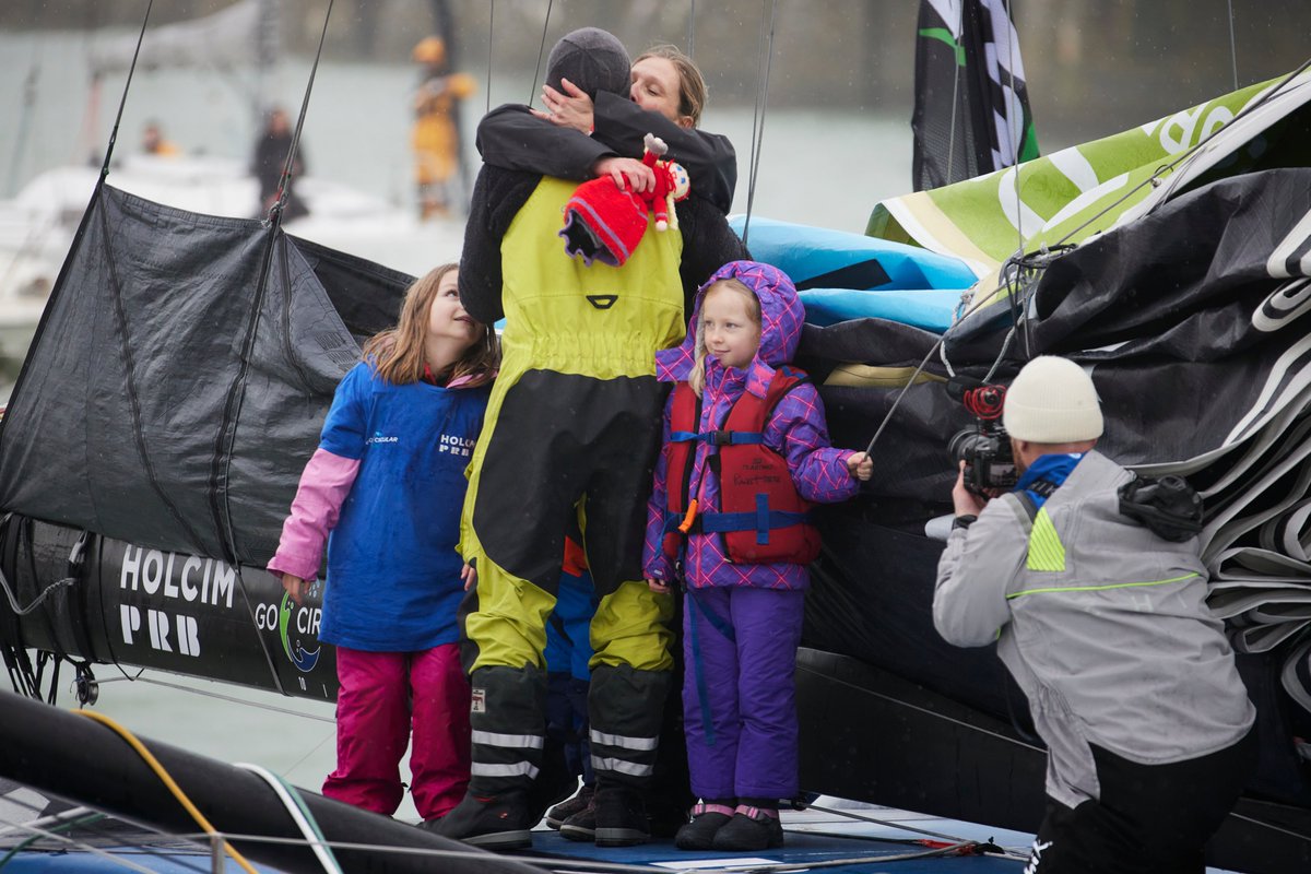 Bonne fête à toutes les mamans ! 🌸

Aujourd’hui, on pense fort à toutes les super mamans, en particulier aux mamans skippers qui ont fait le tour du monde pendant ce Vendée Globe 2024, ainsi qu’à toutes celles qui ont été impliquées de près ou de loin dans cette aventure.

Vous