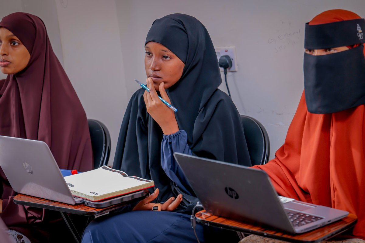 HormuudUni's tweet image. Students engaged in a focused lecture session📷
#LectureInProgress #AcademicExcellence
#FocusedLearning #studentengagement
#KnowledgeInAction #FutureLeaders #LearningTodayLeadingTomorrow #educationmatters #EmpowerThroughEducation #BuildingBrightFutures #huclassroom #HUStudents