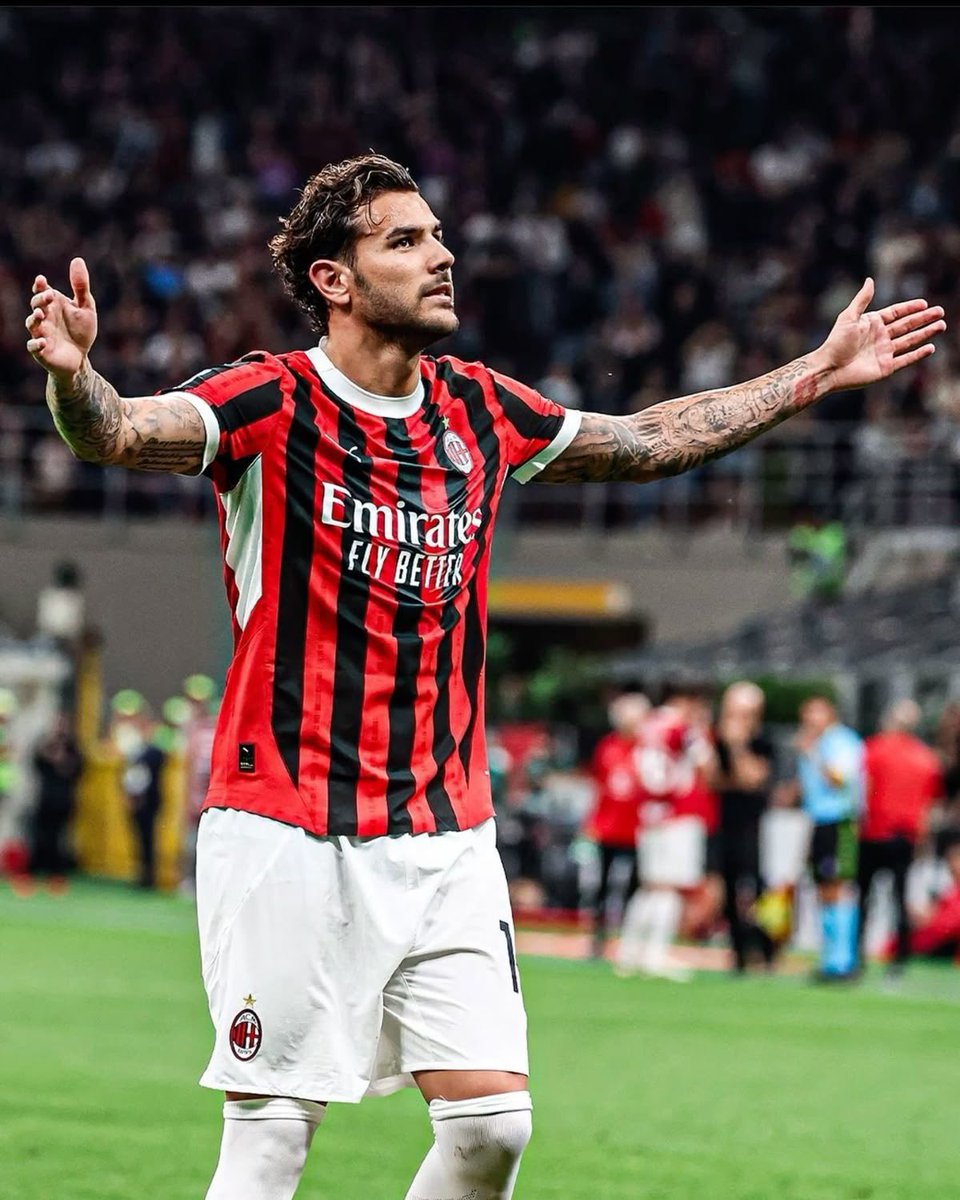 Rossoneri 4k 🎨 . tweet media