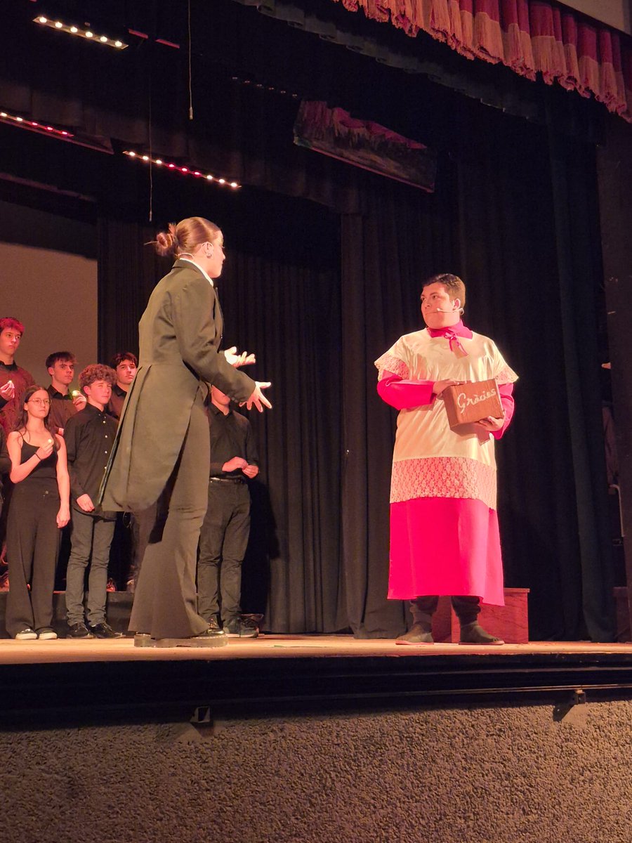 Algunes imatges de Queralt, un petit musical,  que es va representar divendres al Teatre Patronat de Berga en motiu del seu 125è. aniversari. 

Una obra de <a href="/xavier_g_costa/">Xavier Gonzàlez-Costa</a> <a href="/noseonvaig/">Robert Agustina</a> estrenada el 2016 pel centenari de la coronació de la Mare de Déu de Queralt.