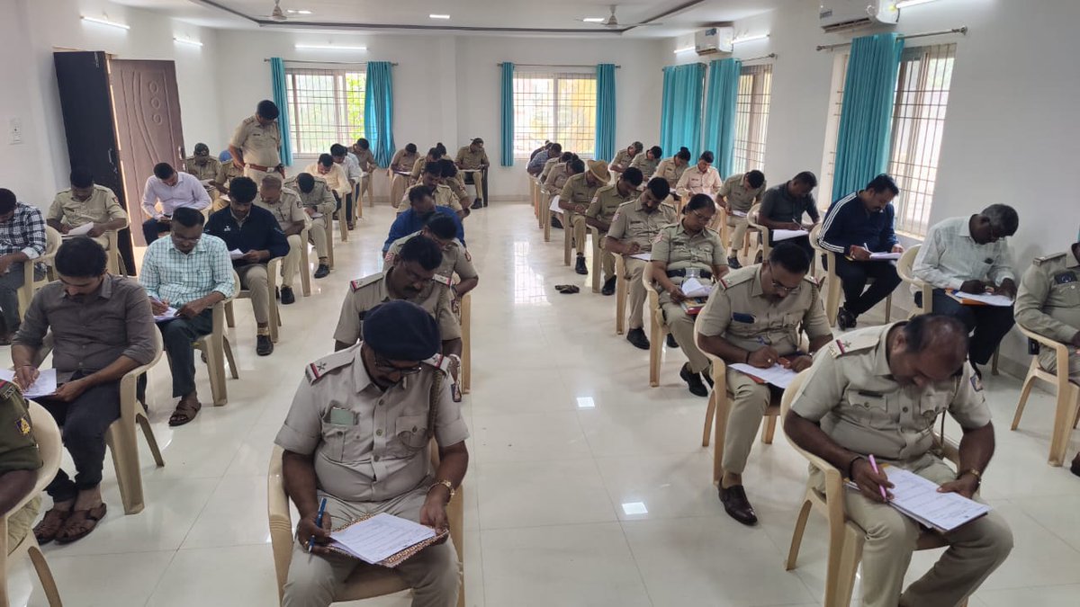 ಪೊಲೀಸ್ ಅಧಿಕಾರಿ ಮತ್ತು ಸಿಬ್ಬಂದಿಗಳಿಗೆ BNS, BNSS ಕಾಯ್ದೆಗಳ ಕುರಿತು ತರಬೇತಿ ನೀಡಿ ಪರೀಕ್ಷೆ ನಡೆಸುವ ಮೂಲಕ ಕಾರ್ಯಕ್ಷಮತೆ ಹೆಚ್ಚಿಸುವ ಕ್ರಮ ಕೈಗೊಳ್ಳಲಾಗುತ್ತಿದೆ.
