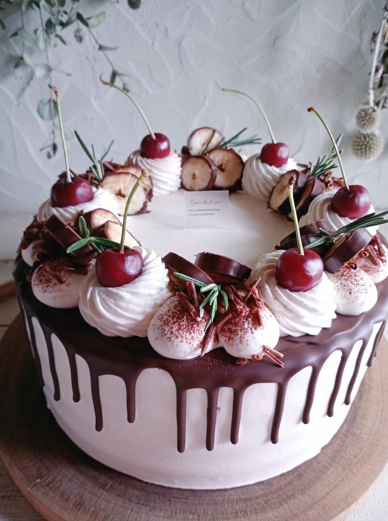 おかたづけケーキ🍌🍓🍒

熟したバナナと
中途半端に残ったいちご＆さくらんぼのケーキ(   ᷇ᵕ ᷆  )

それでもバナナ使い切れなくて
チョコバナナにして載っけました笑

#お菓子作り
#コッタ
#今日のおやつ