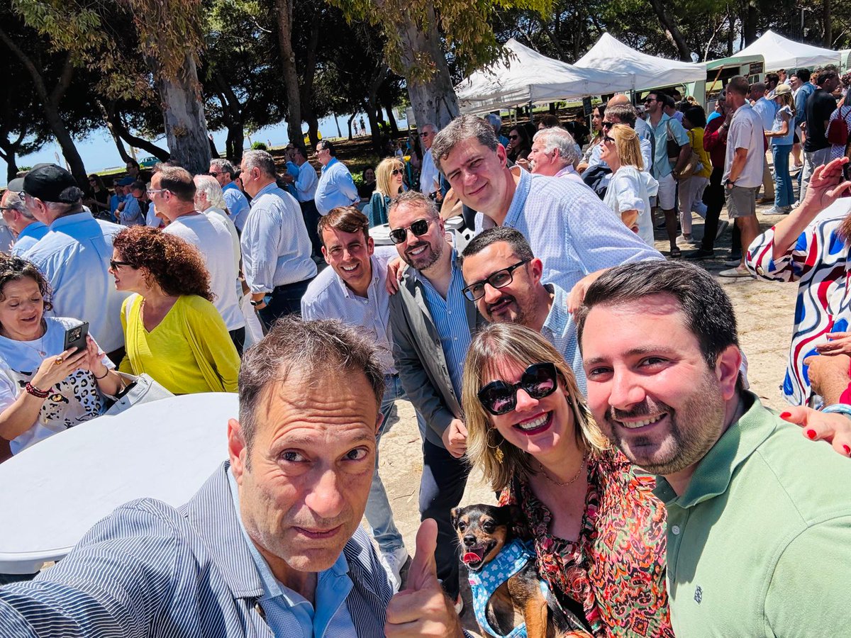 Jaume Bauzà Mayol (@jbauzamayol) on Twitter photo Dos anys...dos anys de compromís, de feina incansable, de bons moments i no tan bons, també de rialles i alguna llàgrima, però sobretot d'ocupació absoluta a la gent terra. Gràcies <a href="/MargaProhens/">Marga Prohens</a> per fer-ho possible.
Aaaahh, i també dos anys de selfies de <a href="/pedro_vidal_C_E/">Pedro Vidal</a> Dos anys...dos anys de compromís, de feina incansable, de bons moments i no tan bons, també de rialles i alguna llàgrima, però sobretot d'ocupació absoluta a la gent terra. Gràcies <a href="/MargaProhens/">Marga Prohens</a> per fer-ho possible.
Aaaahh, i també dos anys de selfies de <a href="/pedro_vidal_C_E/">Pedro Vidal</a>