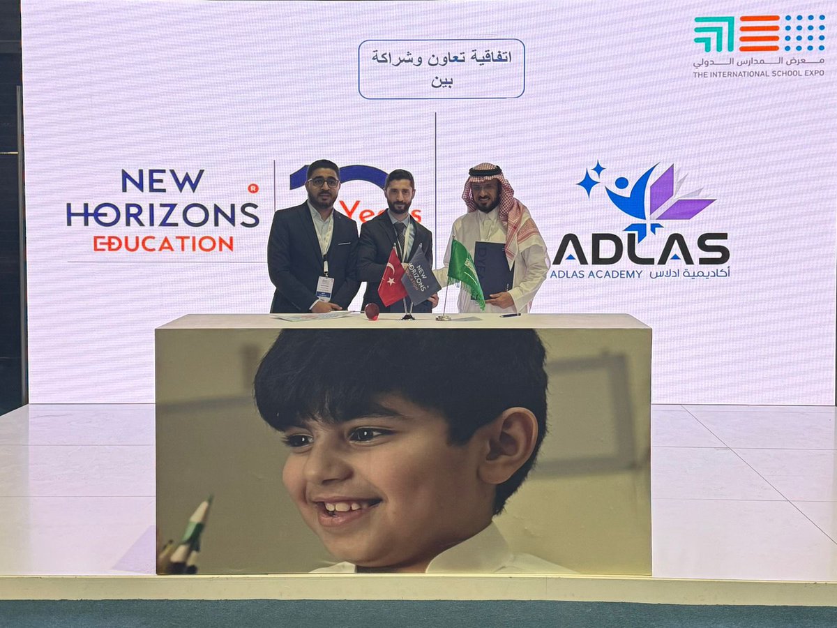 في إطار فعاليات #معرض_المدارس_الدولي تم بحمد الله توقيع اتفاقية تعاون مشترك بين كل من أكاديمية ادلاس و NEW HORIZONS EDUCATION 

 لتحقيق أهداف مشتركة تخدم الطرفين وتسهم في دفع عجلة التنمية والتطوير.

#سكول_اكسبو
#schoolexposa