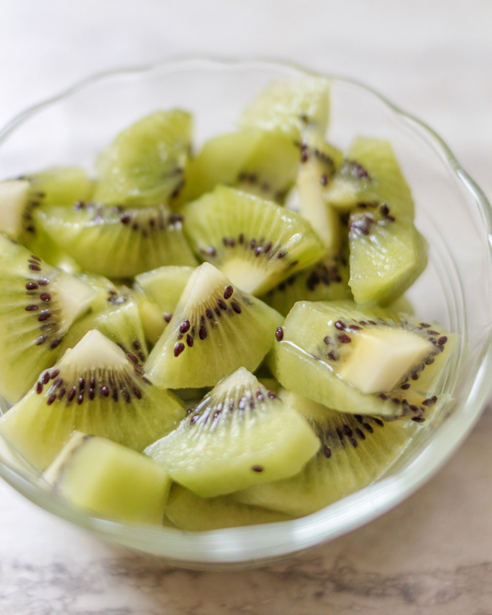 Are you team scoop or team slice when it comes to kiwifruit? Let us know in the comments!🥝