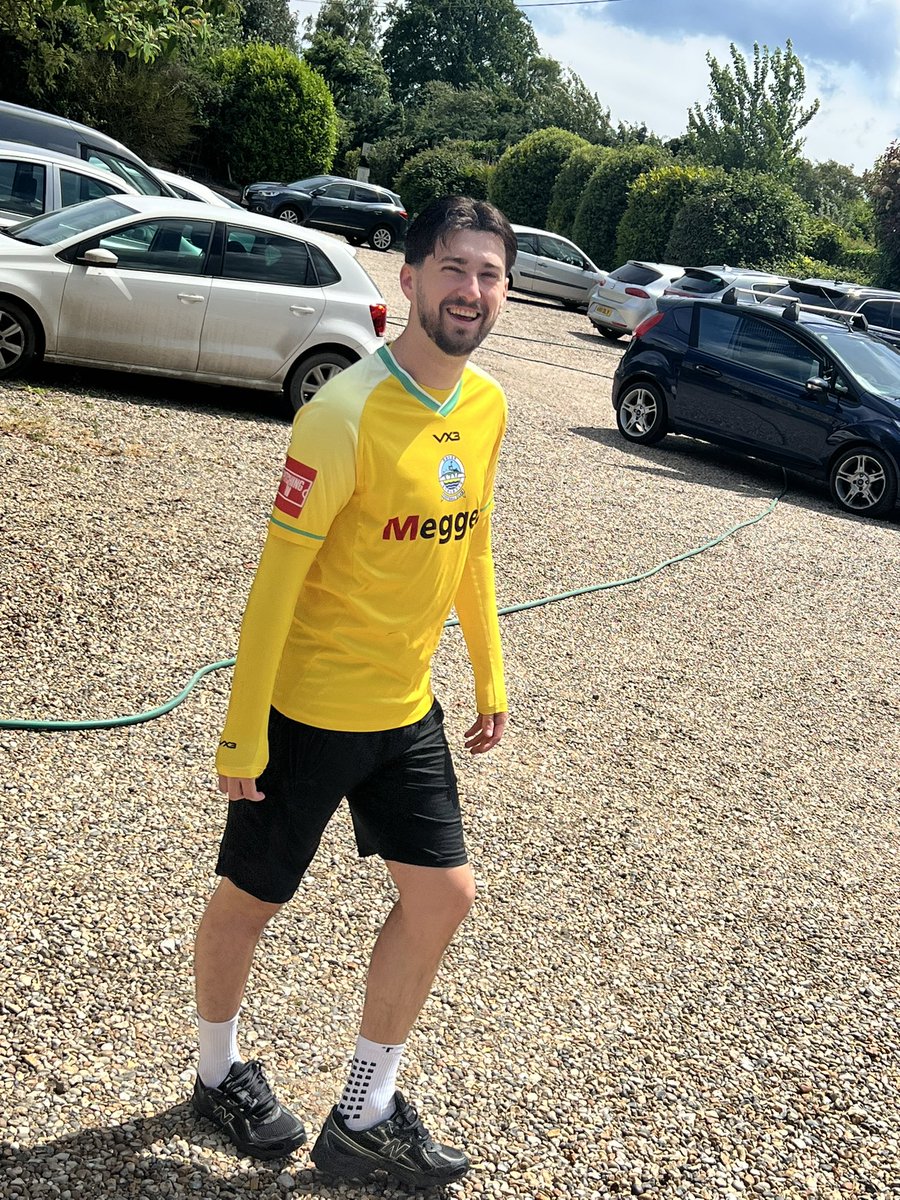 ch3fchewitt's tweet photo. When you know he loves the club out of season still wearing the kit @alfiematthews19 @DoverAthletic https://t.co/TqxVOoAALG