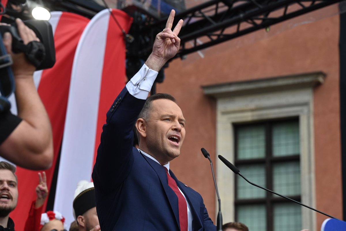 💬 <a href="/NawrockiKn/">Karol Nawrocki</a>: Polska dzisiaj wierzy w zmianę, wierzy w nasze wspólne zwycięstwo. Chcemy Polski ambitnej, Polski dobrobytu. Polacy są na to gotowi, o tym mówią ulice Warszawy
#SolidarnośćzNawrockim
#MarszZaPolską