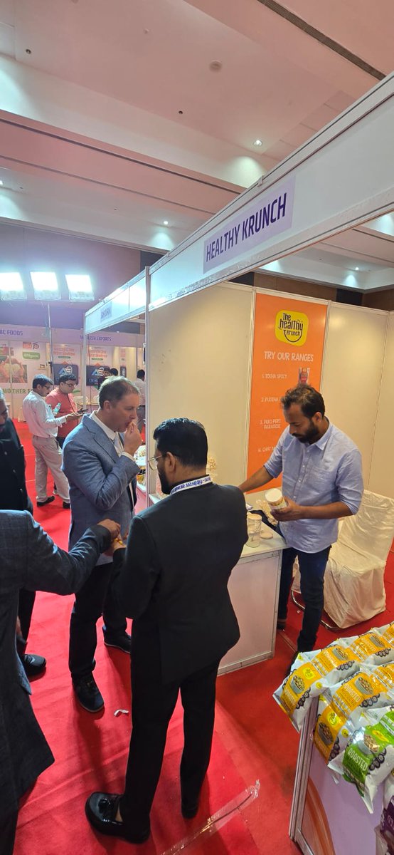 Healthy_Krunch's tweet image. Team Healthy Krunch showcased its product line-up at the International Buyer-Seller Meet organized by the Ministry of Food Processing Industries in collaboration with APEDA, TPCI, and the Government of Bihar at Gyan Bhawan, Patna on 19-20 May.

#Makhana #Foxnuts #HealthySnacks