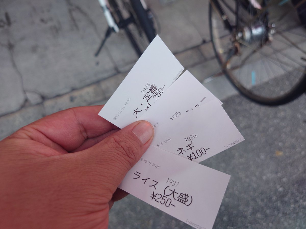 gassy_t's tweet photo. ラーメン青木亭川口店さんに行ってきました
定番大にチャーシュー、ネギ、ライス大盛りで頂きました
ケツがの筋肉痛がヤバい
歩く度に痛いw
キイテル、キイテルw
大変美味しく頂きました
素敵な１杯ありがとうございました https://t.co/wxCQHXhDrc