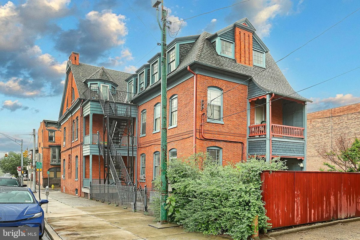 GinterGroup's tweet image. 57 S Beaver Street, York, PA, 17401
0 bed | 6912 Sq. Ft.
Active | $525,000
bit.ly/43qzllB
Timeless Charm Meets Modern Opportunity - Prime Victorian Property in York City s Historic Business District! Step back in time and experience the elegance of this...