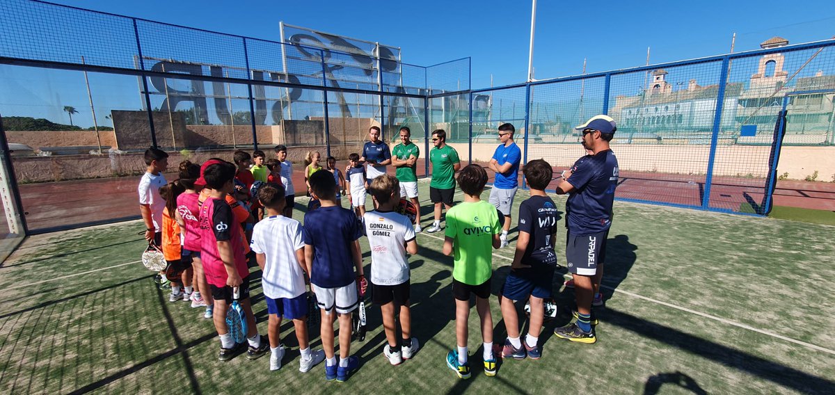 📸 Concentración regional #MenoresFAP zona Occidental en #SanFernando 
✳️24 promesas participan en esta actividad con técnicos #FAP 

📍Ciudad Deportiva Bahía Sur 

⚙️Con el apoyo de Junta de Andalucía, Ayto de San Fernando, Dólmenes de Antequera y Aires de Jaén. 

#padel #Cadiz