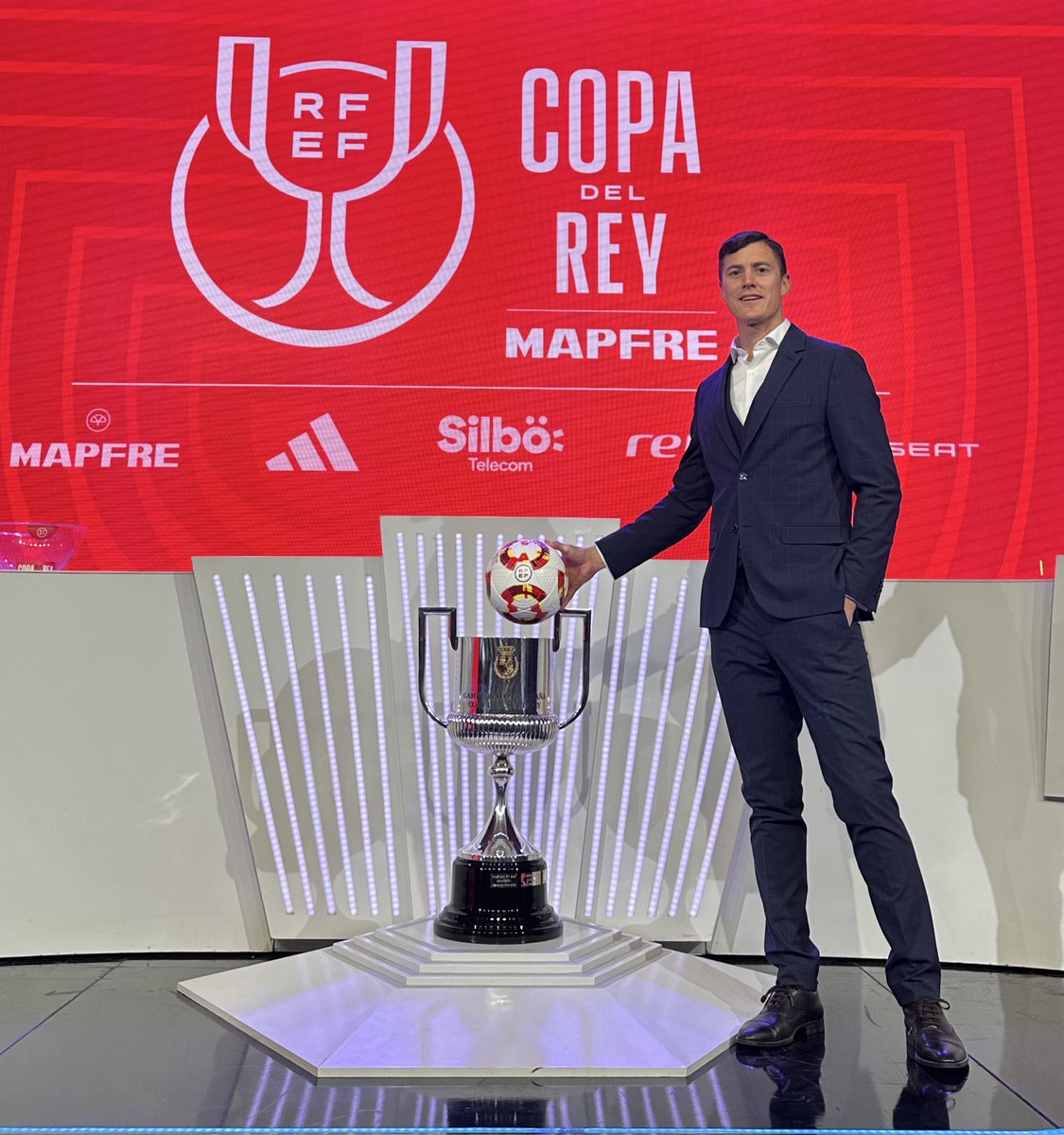 martin mantovani (@mantovanimartin) on Twitter photo GRACIAS A TODOS! X haberme regalado una temporada única y emocionante llena de nuevos conocimientos. <a href="/CDLeganes/">C.D. Leganés</a> te vivi como jugador y ahora como Responsable de Relaciones Institucionales, es un honor 🙌🏻🫵
Desde hoy trabajando para devolver este club a la máxima categoría 👏🫶🏻💪🏻 GRACIAS A TODOS! X haberme regalado una temporada única y emocionante llena de nuevos conocimientos. <a href="/CDLeganes/">C.D. Leganés</a> te vivi como jugador y ahora como Responsable de Relaciones Institucionales, es un honor 🙌🏻🫵
Desde hoy trabajando para devolver este club a la máxima categoría 👏🫶🏻💪🏻