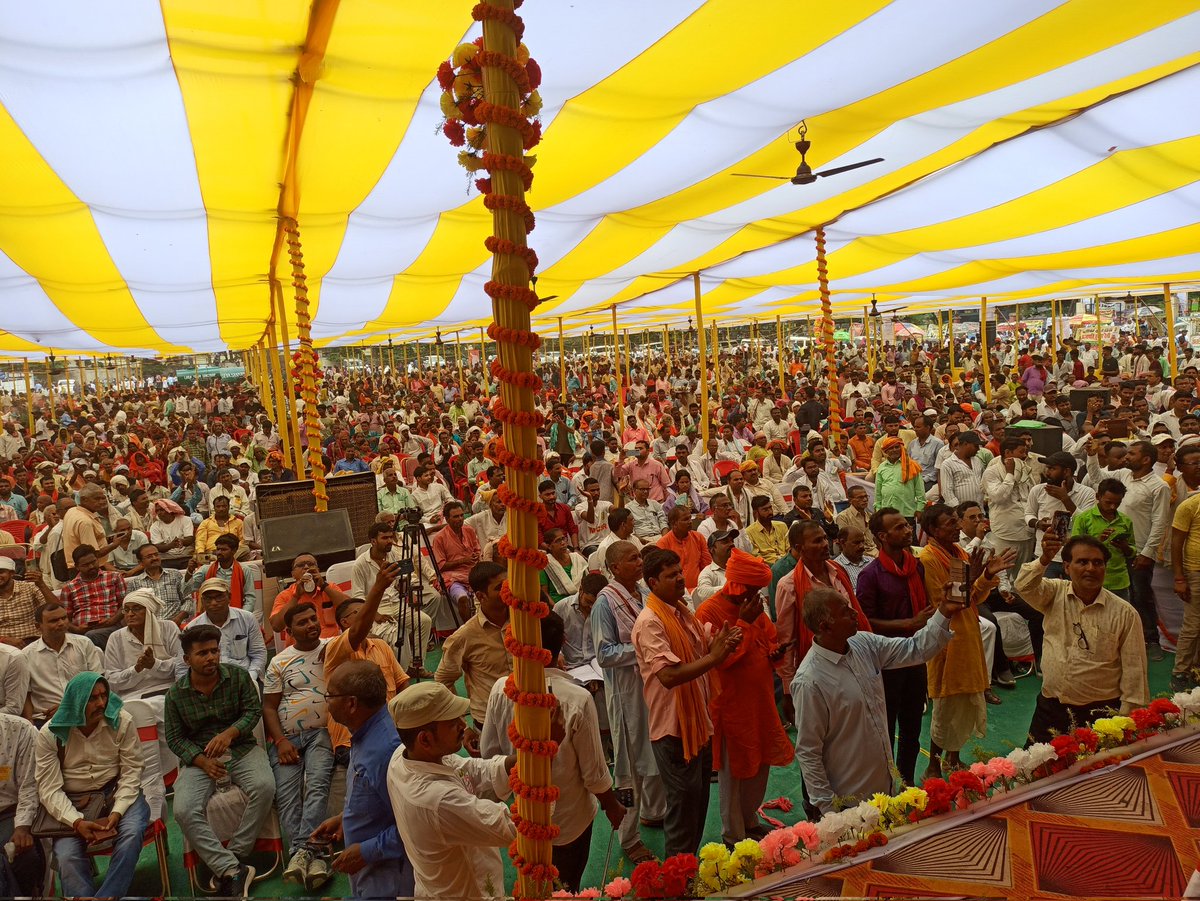 DrMchandra87's tweet photo. आज #मिलन_हाई_स्कूल_पटना_बिहार में प्रजापति कुम्हार समन्वय समिति द्वारा आयोजित  #प्रजापति_हुंकार_रैली को बतौर विशिष्ट अतिथि के रूप में #जन_सैलाब को संबोधित किया साथ में #भागीदारी_पार्टी उत्तर प्रदेश अध्यक्ष श्री अशोक प्रजापति जी,पूर्वांचल अध्यक्षश्री सुनील प्रजापति जी उपस्थित रहे। https://t.co/WPuxY4b8cj