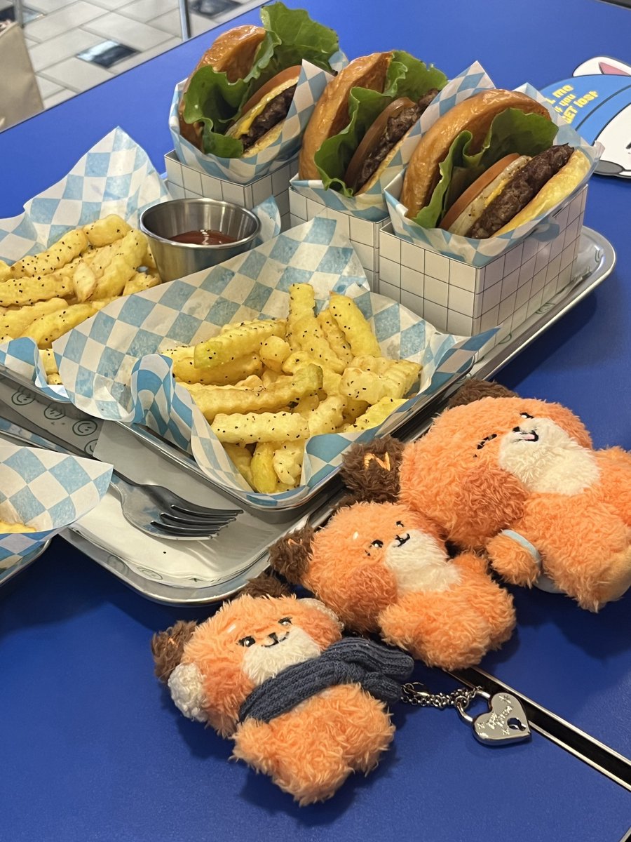 cheriethew's tweet photo. 매튜는 진짜 맛잘알 척척밥사님이 맞으시다
햄부기도 감튀두 너무너무 맛잇구 양이 진짜 많앗서요😋
짱

#맽버거_야무지_먹을거야
#CALL_me_if_you_GET_lost https://t.co/E31nEZcHRy