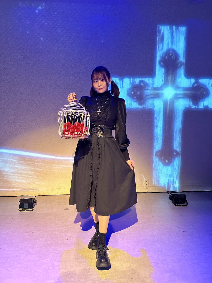 kohinatamika's tweet photo. #キララン105＜Crescent🦋＞
全公演が終了いたしました✨

２つのお話はいかがでしたか…？

どんな運命でも姉に会いたいという思いは変わらないアンゼリカ。
全く違う運命を辿りますが、苦しい結末を強いられるユリイカ。

どちらも幸せになってほしいと心から思いながら大切に演じさせていただきました。

今回の物語も皆様の心に大切に刻まれておりますように🌹
ご観劇いただき本当にありがとうございました…！✨
