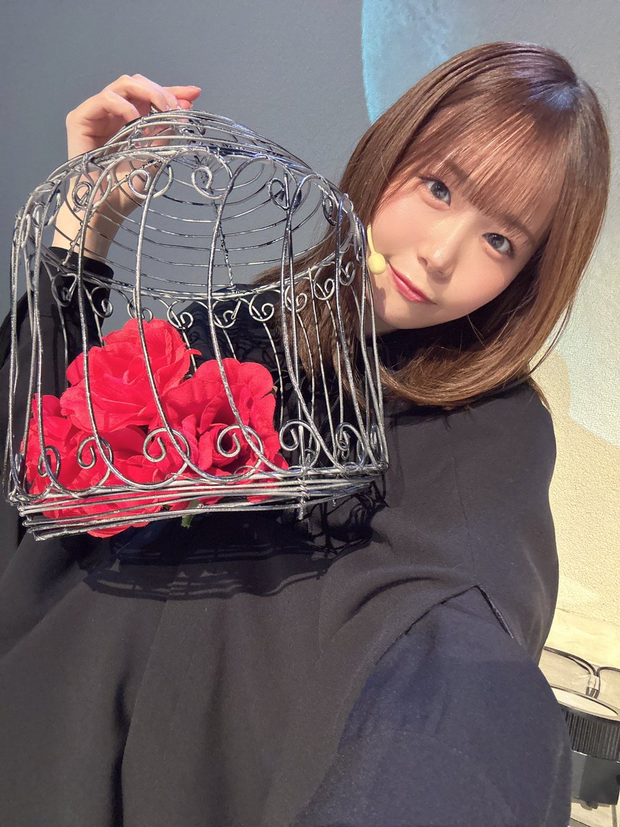 kohinatamika's tweet photo. #キララン105＜Crescent🦋＞
全公演が終了いたしました✨

２つのお話はいかがでしたか…？

どんな運命でも姉に会いたいという思いは変わらないアンゼリカ。
全く違う運命を辿りますが、苦しい結末を強いられるユリイカ。

どちらも幸せになってほしいと心から思いながら大切に演じさせていただきました。

今回の物語も皆様の心に大切に刻まれておりますように🌹
ご観劇いただき本当にありがとうございました…！✨