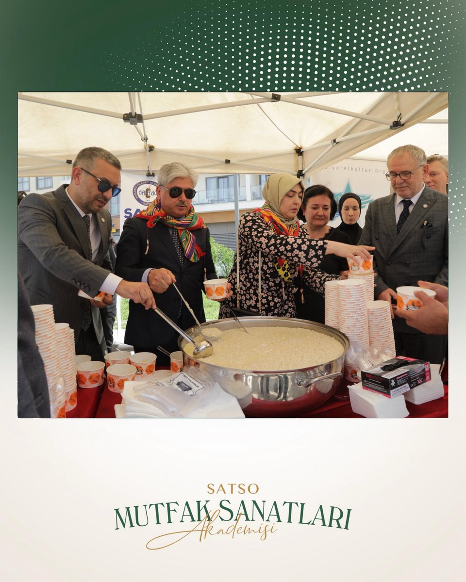 satsomsa's tweet photo. Sakarya Valiliği Kültür Turizm İl Md. tarafından organize edilen “Türk Mutfağı Haftası” kutlama etkinliklerindeki standımızda Akademimiz Şefi Hatice Akman ve stajyer şef adaylarımızın hazırladığı, Sakarya’nın coğrafi işaret tescilli lezzeti “Dartılı Keşkek” ikramında bulunduk. https://t.co/H7SGEle5HY