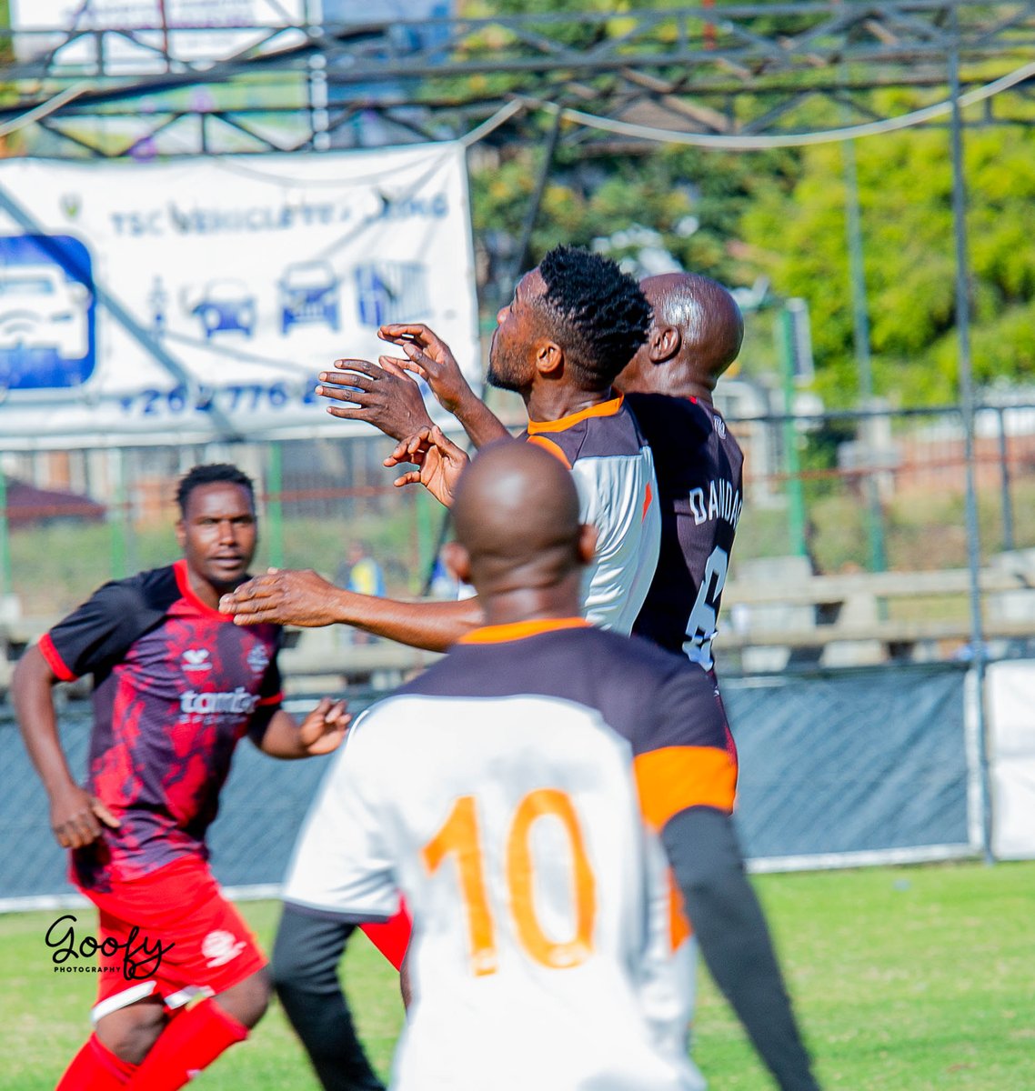 commzleaguezw's tweet photo. WHAT A WIN! 🔥 10-man Dandaro overcomes early red card to defeat Netone 4-2! Tactical genius from Coach "Danta" secures a crucial victory and their top-8 position. #CLOZ #Football #NoQuit https://t.co/qEW4wdGREW