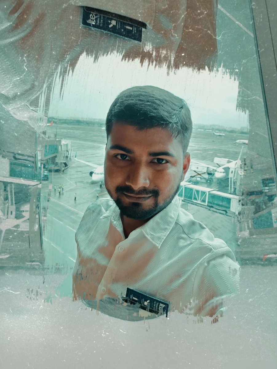 AapkaApnaG10's tweet photo. पल भर का सफर आंखों से ओझल हुआ,
फिर कर्मभूमि की ओर निकलने का समय हुआ,
अभी अभी तो आए थे अपने आशियाने,
अब परदेस के लिए दिल को फिर से मनाना हुआ। ..✍️🏼

#BacktoDubai #BacktoWork #Travelling #TravellingToDubai #MumbaiToDubai #AapkaApnaG10 #Dr_G10 https://t.co/9FARh2Vyzu