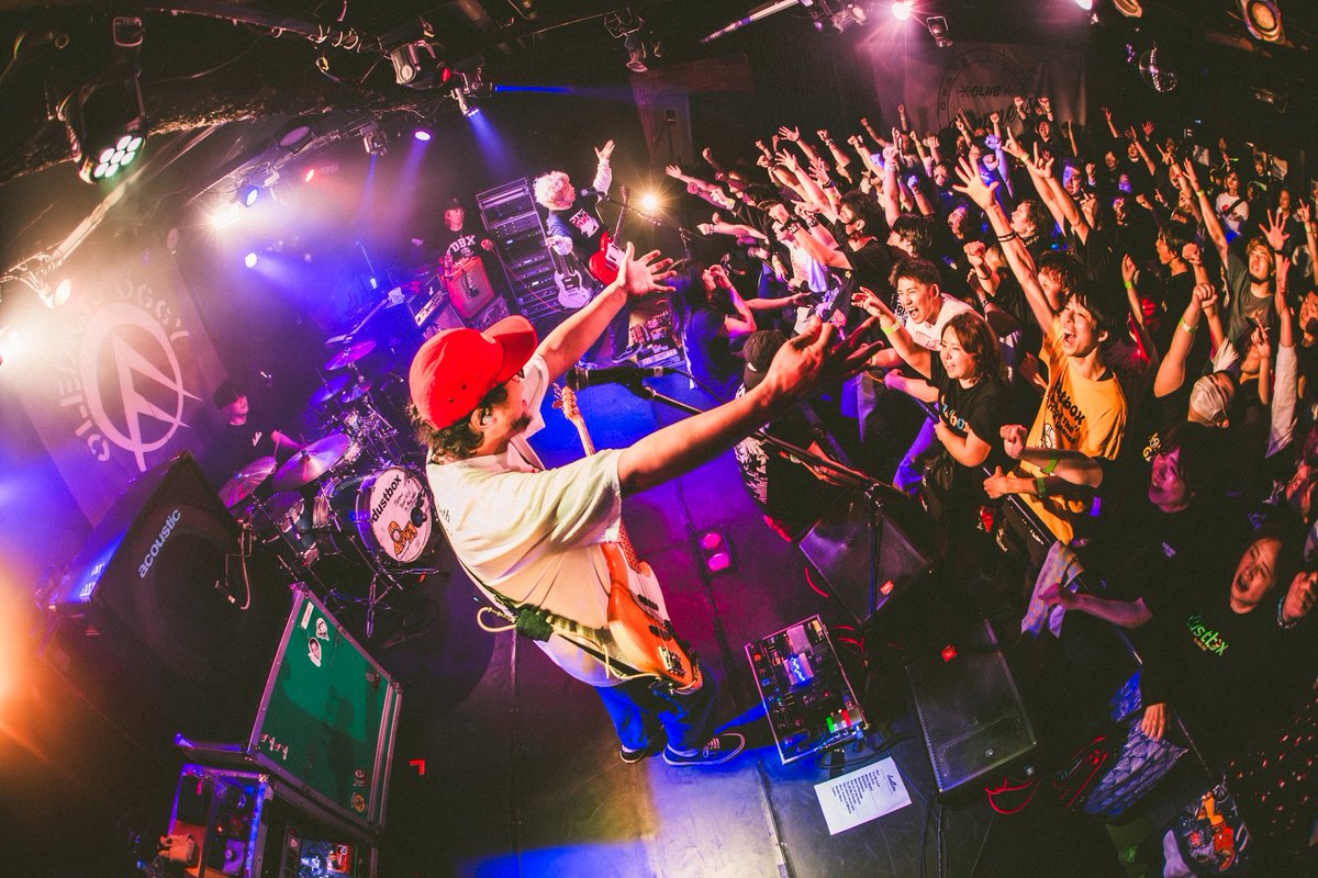 dustbox_official (@dbx_official) on Twitter photo 2025.5.25(Sun)
「OLEDICKFOGGY / Beautiful Days Tour 2025」
高崎 CLUB JAMMERS
ありがとうございました!
photo by <a href="/naoto_iwabuchi_/">naoto iwabuchi/岩渕直人</a>
#OLEDICKFOGGY
#dustbox 2025.5.25(Sun)
「OLEDICKFOGGY / Beautiful Days Tour 2025」
高崎 CLUB JAMMERS
ありがとうございました!
photo by <a href="/naoto_iwabuchi_/">naoto iwabuchi/岩渕直人</a>
#OLEDICKFOGGY
#dustbox