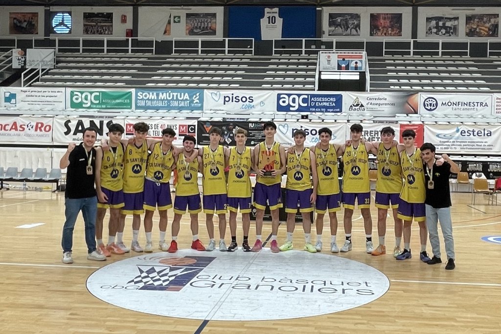 FCBQ's tweet photo. 🏆 El @CBSantJosep CAMPIÓ de Catalunya Júnior Masculí 1r any a #Granollers en derrotar l'amfitrió @CB_Granollers per 66-67, mentre que la @uemataro ha assolit el 3r lloc en superar el @BasquetCornella per 86-75. Felicitats!

📊 https://t.co/Yf2Gm31EJ4
➡️ https://t.co/cgg2FC6iG0 https://t.co/9xR9hJT7pq
