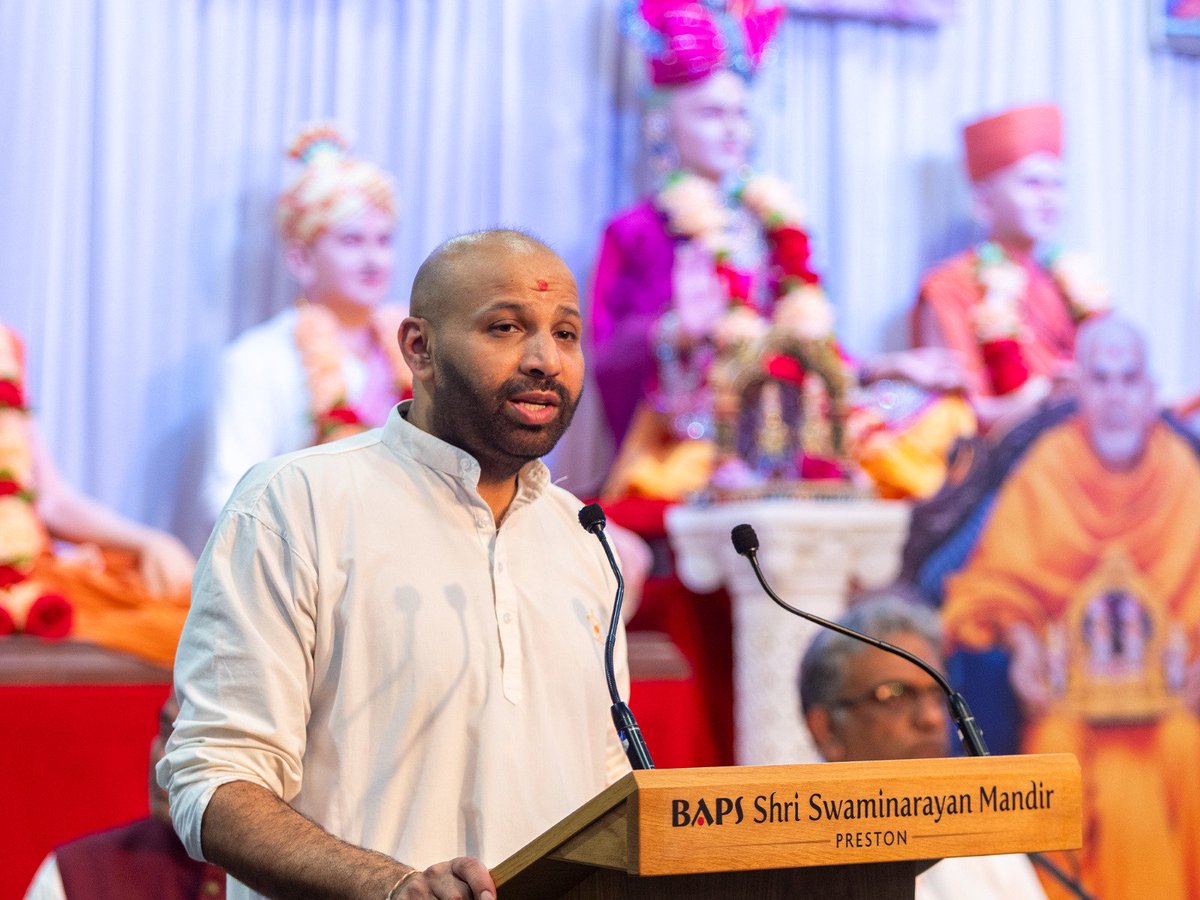 FriendsBAPSPre's tweet photo. Yesterday, we celebrated the 133rd birth anniversary of His Holiness Yogiji Maharaj, the fourth spiritual successor of Bhagwan  Swaminarayan, with a special assembly of discourses and kirtan bhakti. https://t.co/tn6pLpuHC5