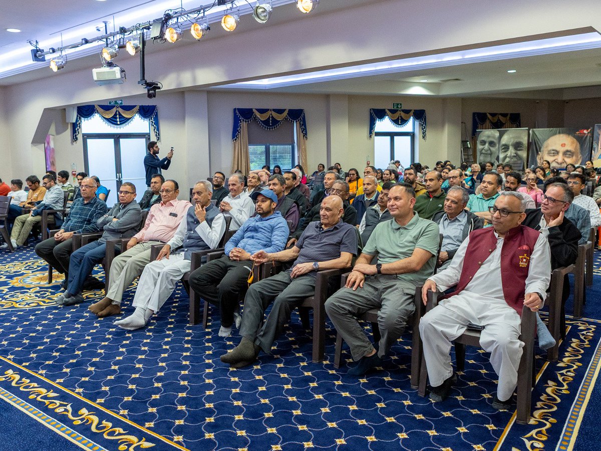 FriendsBAPSPre's tweet photo. Yesterday, we celebrated the 133rd birth anniversary of His Holiness Yogiji Maharaj, the fourth spiritual successor of Bhagwan  Swaminarayan, with a special assembly of discourses and kirtan bhakti. https://t.co/tn6pLpuHC5