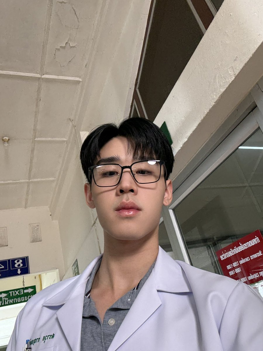 ryuptb's tweet photo. doctor is here bb💗 #ThatSummerSeriesQ5 https://t.co/K2F7zPHf23