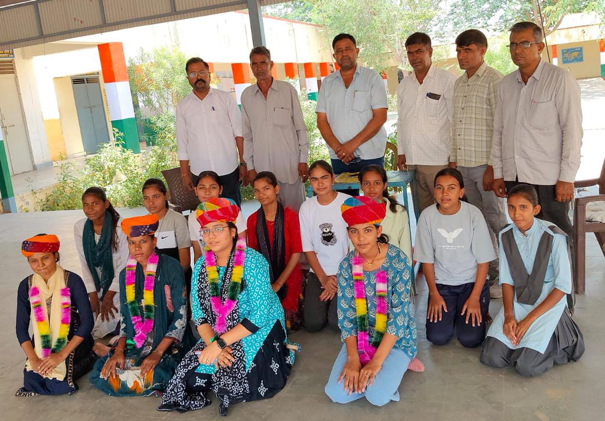 #पादूकलां (#नागौर): पालड़ीकलां स्कूल का एक बार फिर दबदबा

नागौर जिले की पंचायत समिति भेरूंदा के ग्रामपंचायत पालड़ीकलां के राजकीय उच्च माध्यमिक विद्यालय के होनहारों ने माध्यमिक बोर्ड की उच्च माध्यमिक परीक्षा के कला संकाय में डंका बजाया है।
<a href="/rajeduofficial/">Dept of Education, Rajasthan</a> <a href="/madandilawar/">Madan Dilawar</a> #A1TV