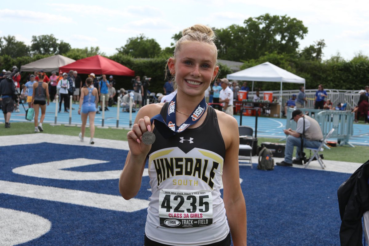 Woah!! Kennedy Ruff of Hinsdale South takes 2nd in the 3A 300H with a 42.96!! Thats the 23rd fastest 300H in Illinois History!!! So excited for her to be with the Plainfield Pack this summer!