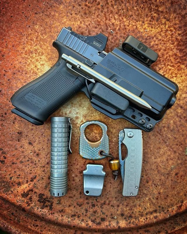 BravoHolsters's tweet photo. Another day in the books with this beauty!
Repost from @munkylovesbacon
#rosie #superconductor #titanium #tituesday #reylight #tripledawn #titaniumtuesday #toast #worryKeyStone #oegedc #keystone #parepresent #sfk #glock #g45 #g45mos #holosun #bravoconcealment #tactileturn https://t.co/04DcZwBKEi