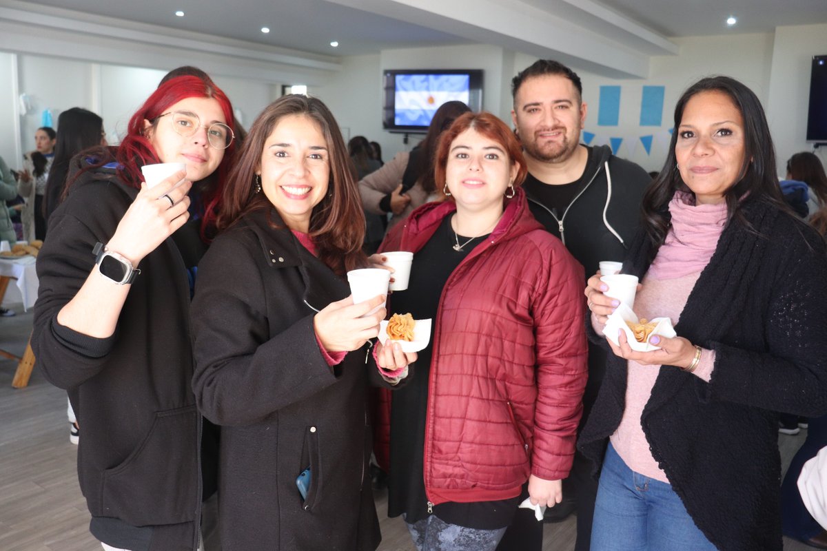 *25 de Mayo en el Hospital Pereyra*

🏤 En el marco de una fecha tan significativa para nuestra patria, el Hospital Pereyra se vistió de fiesta para celebrar el 25 de Mayo.
#25deMayo <a href="/MinSaludMza/">Ministerio de Salud y Deportes</a> <a href="/VilaprinoManuel/">Manuel Vilapriño</a>