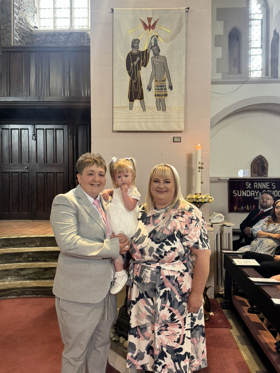 Wonderful to welcome Isla Rae to the Lord's family through baptism at St Anne's. 

Shine as a light in the world Isla to the glory of God the Father!