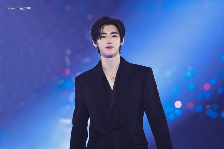 <a href="/iheedeung/">Heeseung ᐢ..ᐢ</a> @Jimsinyu <a href="/wiinteour/">✩Winteo`♡´</a> <a href="/bhumistara/">𝐁𝐇𝐔𝐌𝐈, 𝐖.</a> /tersenyum melihat kamu jalan di memasuki altar, ulurin tangan genggam tangannya pas kamu mendekat/usap lembut jari kamu/tatap matanya lembut/ 

“kamu mempesona hari ini, sayang. I love you, princess”

<a href="/iheedeung/">Heeseung ᐢ..ᐢ</a>
#LeChapitreTwycen